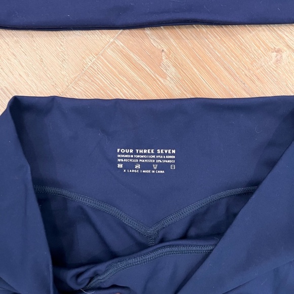 437 workout set in navy (hydrate) NWOT - Picture 3 of 5